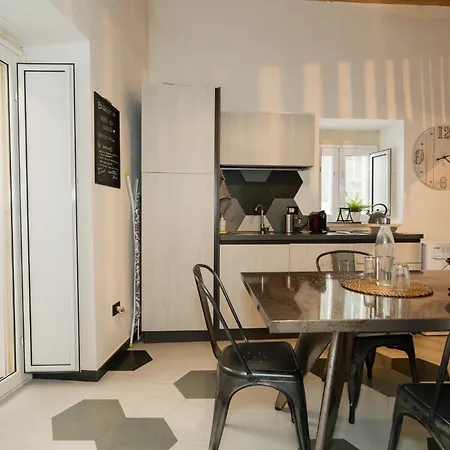 Naiadi Giudecca * سيراكوزا